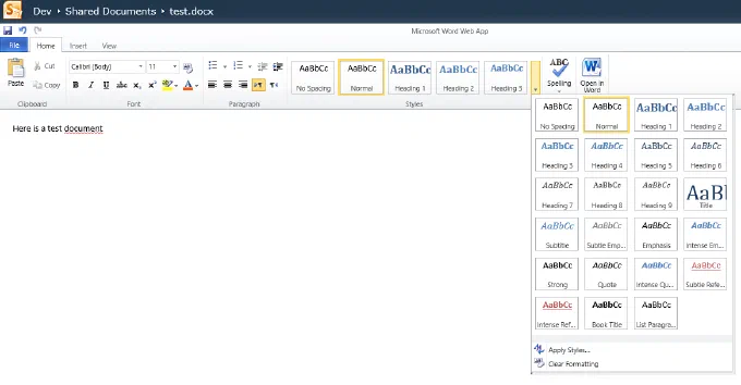 Word Web App i SharePoint Online med formatgalleriet foldet ud.